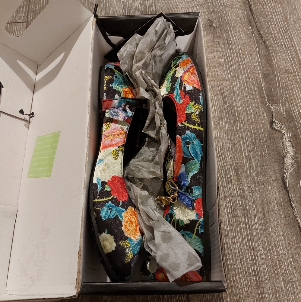 Women's shoes, iron fist, size 8, new with box